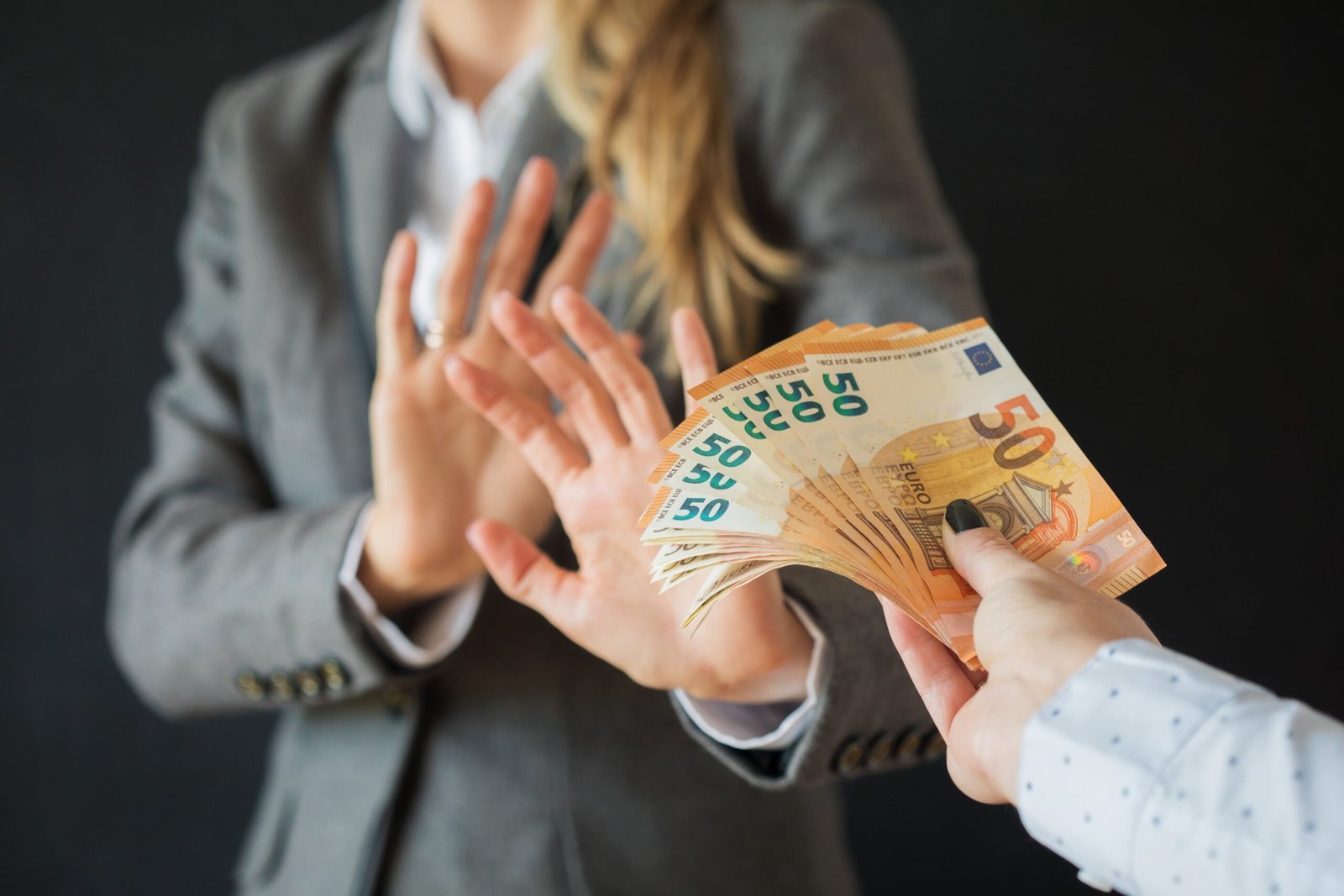 CONTAREA - GESTÃO E CONTABILIDADE - FAMALICÃO - Lei do Branqueamento de Capitais e seus Limites contarea famalicao braga tirso trofa barcelos porto maia valongo gondomar gaia conde varzim contabilidade gestão salários fiscalidade prr 2030